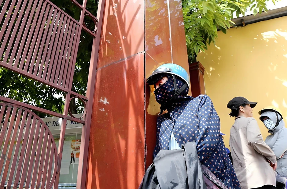 Mẹ nghỉ việc 3 năm kèm con học, bật khóc khi nghe con nói một câu: "Đời tôi coi như hết!" Mẹ nghỉ việc 3 năm kèm con học, bật khóc khi nghe con nói một câu: "Đời tôi coi như hết!"