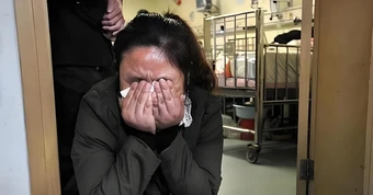 Mẹ nghỉ việc 3 năm kèm con học, bật khóc khi nghe con nói một câu: "Đời tôi coi như hết!"