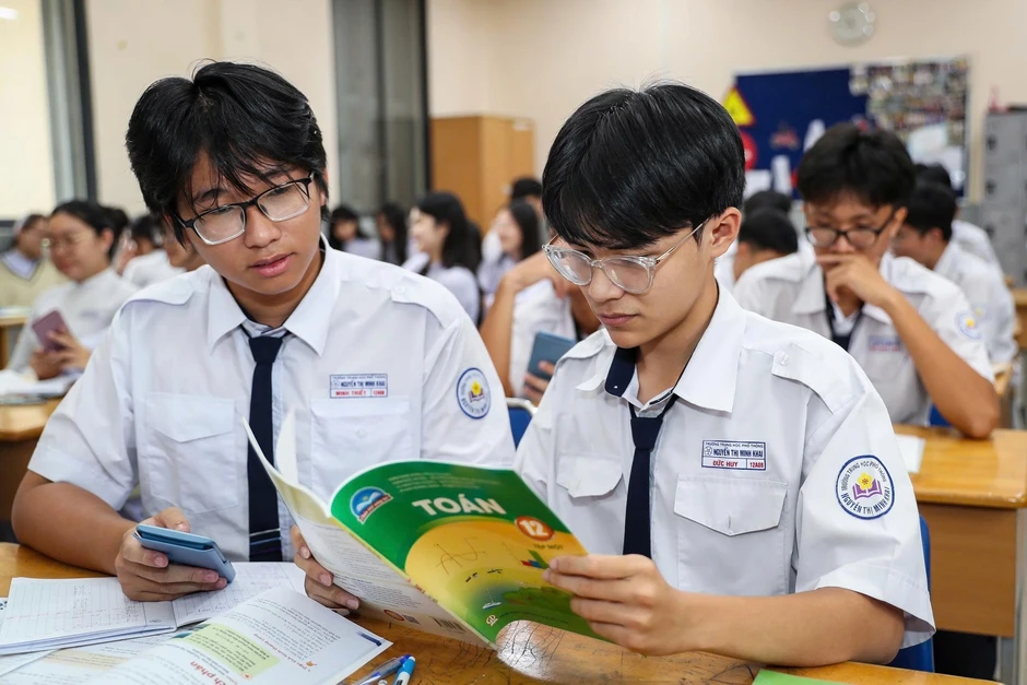 Miễn phí sách giáo khoa từ năm học 2029 - 2030: Cần hơn 4.000 tỉ đồng Miễn phí sách giáo khoa từ năm học 2029 - 2030: Cần hơn 4.000 tỉ đồng