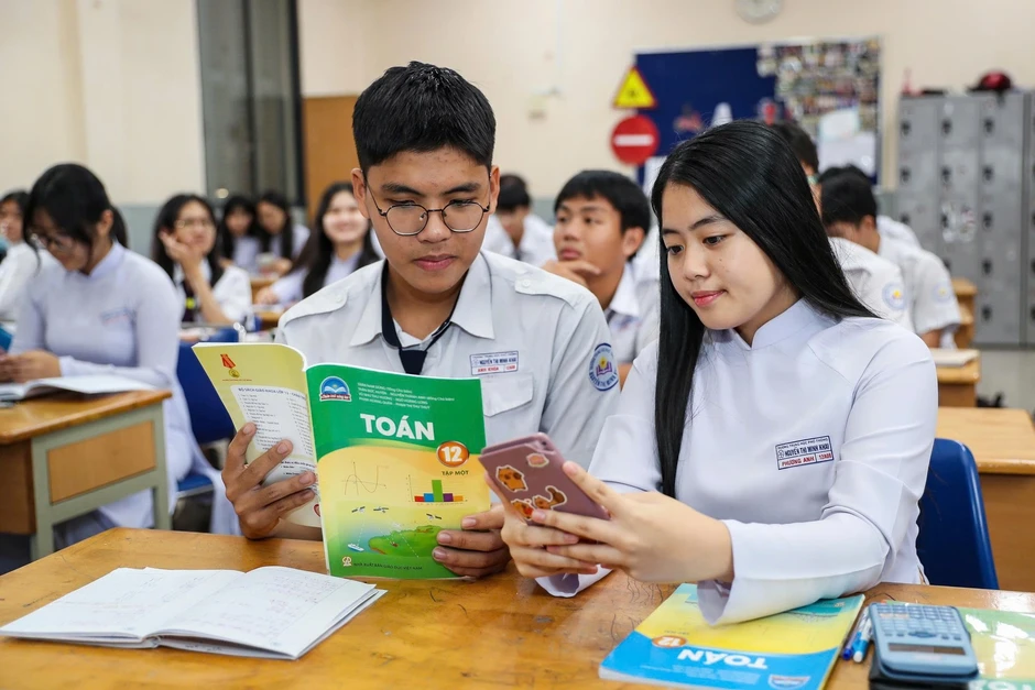 Miễn phí sách giáo khoa từ năm học 2029 - 2030: Cần hơn 4.000 tỉ đồng Miễn phí sách giáo khoa từ năm học 2029 - 2030: Cần hơn 4.000 tỉ đồng