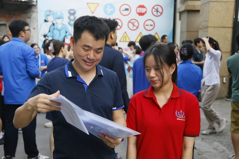 Mở cổng đăng ký thử lớp 10, phụ huynh cần lưu ý gì?