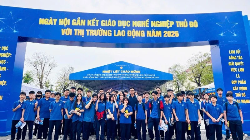 Mở lối lựa chọn sau phổ thông - Kỳ 2: Một ngày hội, nhiều tín hiệu mới Mở lối lựa chọn sau phổ thông - Kỳ 2: Một ngày hội, nhiều tín hiệu mới