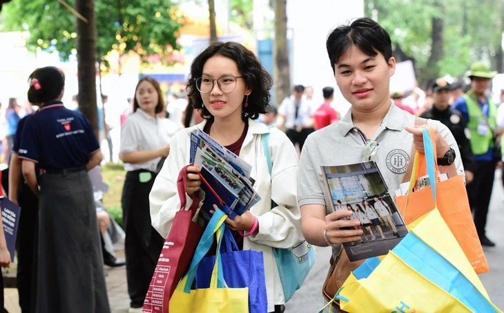 Mời thí sinh, phụ huynh tham dự Ngày hội Lựa chọn nguyện vọng xét tuyển đại học 2026 Mời thí sinh, phụ huynh tham dự Ngày hội Lựa chọn nguyện vọng xét tuyển đại học 2026