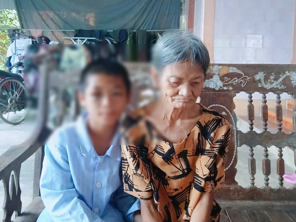 Món quà của thầy hiệu trưởng dành cho bé trai nghi bị bố và mẹ kế bạo hành Món quà của thầy hiệu trưởng dành cho bé trai nghi bị bố và mẹ kế bạo hành