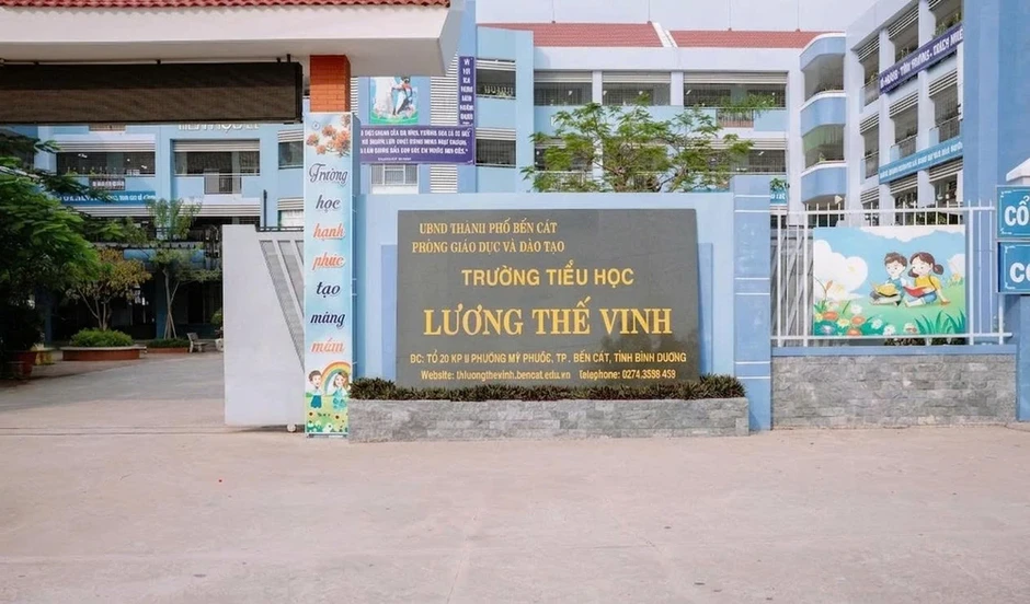 Một giáo viên dùng kim tiêm phạt học sinh tự đâm vào tay Một giáo viên dùng kim tiêm phạt học sinh tự đâm vào tay