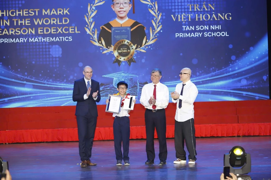 Một học sinh Việt Nam đạt điểm cao nhất thế giới môn toán tiểu học Một học sinh Việt Nam đạt điểm cao nhất thế giới môn toán tiểu học
