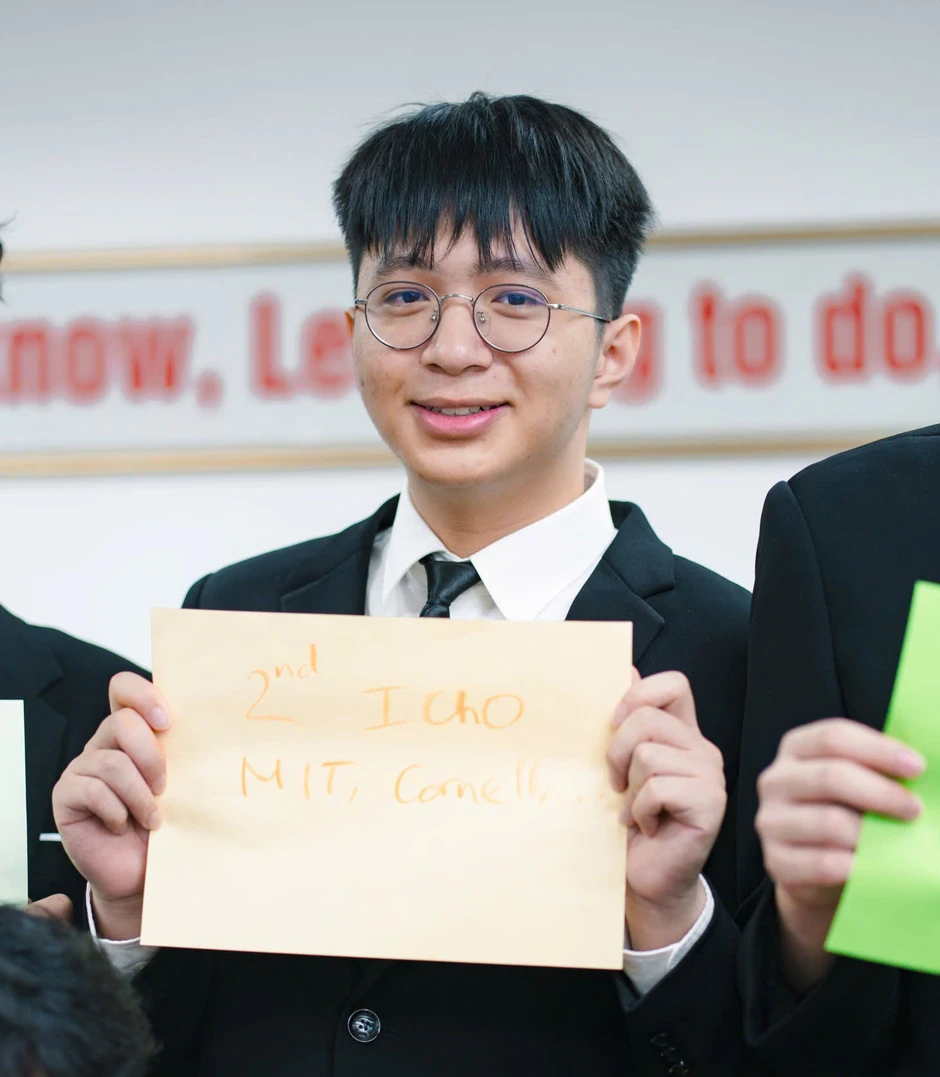 Một lớp có 3 học sinh cùng giành Huy chương Vàng Olympic quốc tế Một lớp có 3 học sinh cùng giành Huy chương Vàng Olympic quốc tế