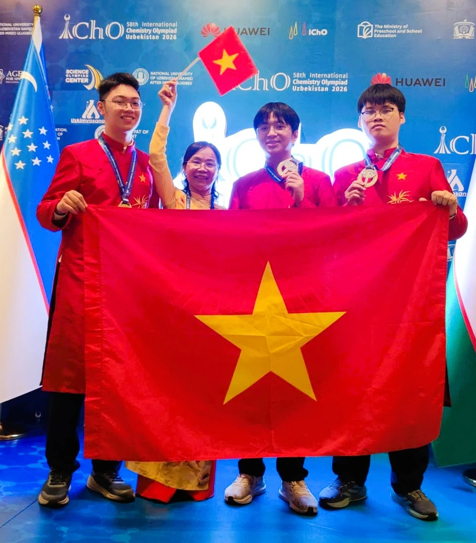 Một lớp có 3 học sinh cùng giành Huy chương Vàng Olympic quốc tế Một lớp có 3 học sinh cùng giành Huy chương Vàng Olympic quốc tế