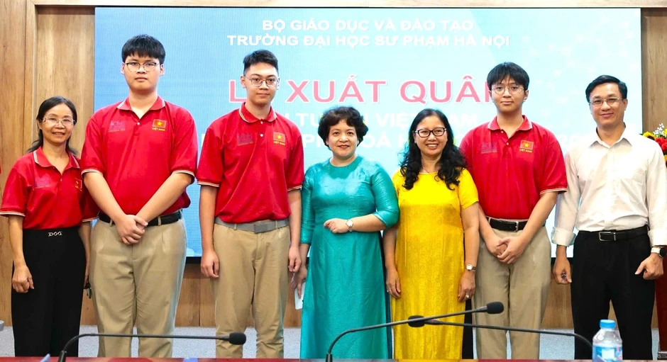Một lớp có 3 học sinh cùng giành Huy chương Vàng Olympic quốc tế Một lớp có 3 học sinh cùng giành Huy chương Vàng Olympic quốc tế