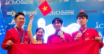 Một lớp có 3 học sinh cùng giành Huy chương Vàng Olympic quốc tế