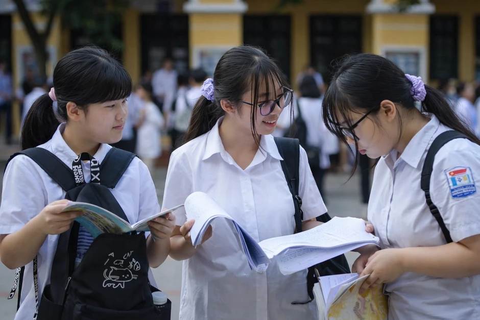 Một thay đổi dự kiến liên quan đến tuyển sinh lớp 10 tại Hà Nội được phụ huynh ủng hộ: "Nếu vậy sẽ bớt gánh nặng cho các con" Một thay đổi dự kiến liên quan đến tuyển sinh lớp 10 tại Hà Nội được phụ huynh ủng hộ: "Nếu vậy sẽ bớt gánh nặng cho các con"