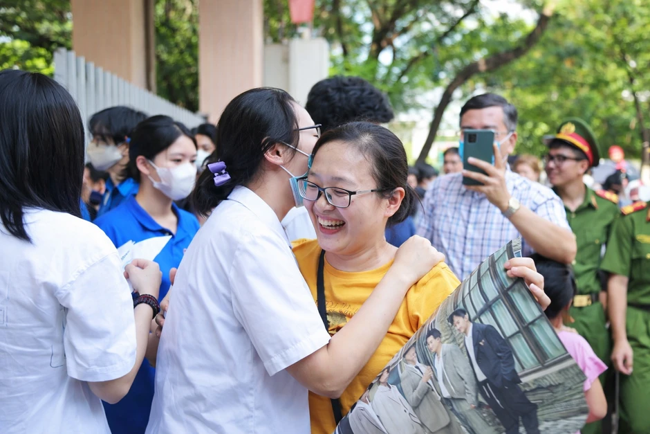 Một thay đổi dự kiến liên quan đến tuyển sinh lớp 10 tại Hà Nội được phụ huynh ủng hộ: "Nếu vậy sẽ bớt gánh nặng cho các con" Một thay đổi dự kiến liên quan đến tuyển sinh lớp 10 tại Hà Nội được phụ huynh ủng hộ: "Nếu vậy sẽ bớt gánh nặng cho các con"