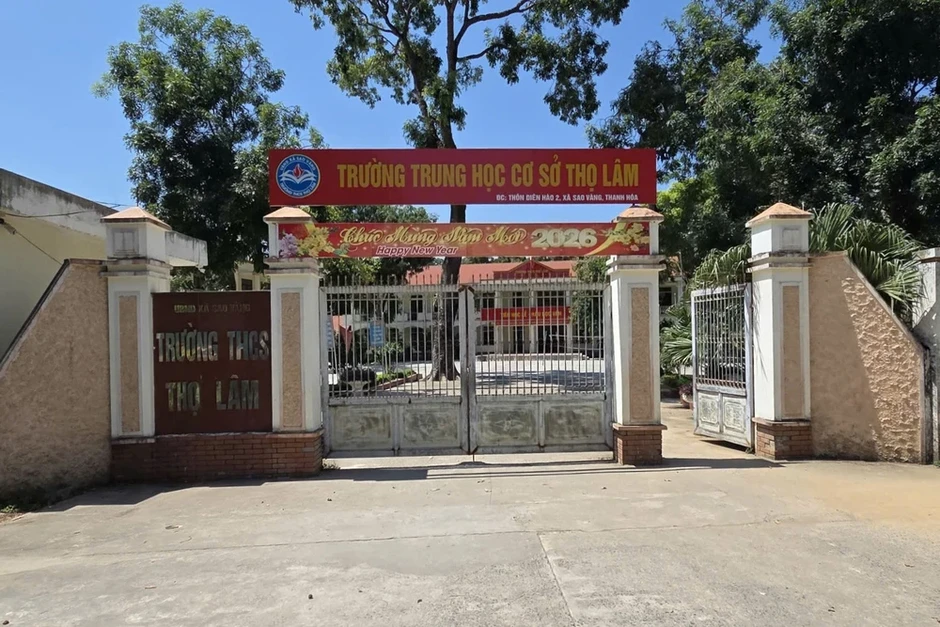 Một thầy giáo bị chấm dứt hợp đồng vì làm lộ đề thi học kỳ Một thầy giáo bị chấm dứt hợp đồng vì làm lộ đề thi học kỳ