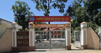 Một thầy giáo bị chấm dứt hợp đồng vì làm lộ đề thi học kỳ