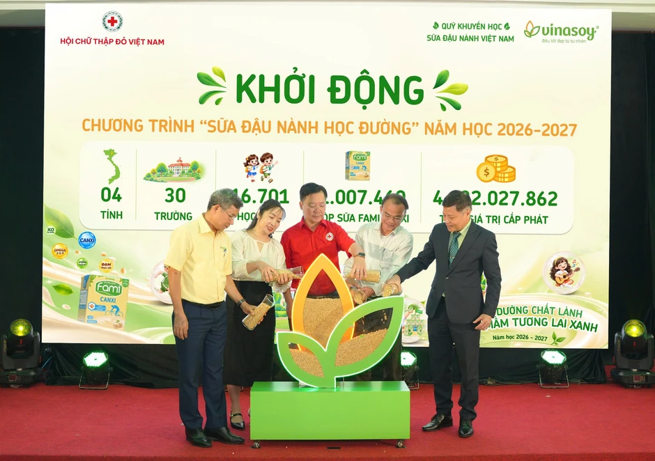 Một triệu hộp sữa ‘tiếp sức’ trao dưỡng chất lành cho 16.700 học sinh vùng khó