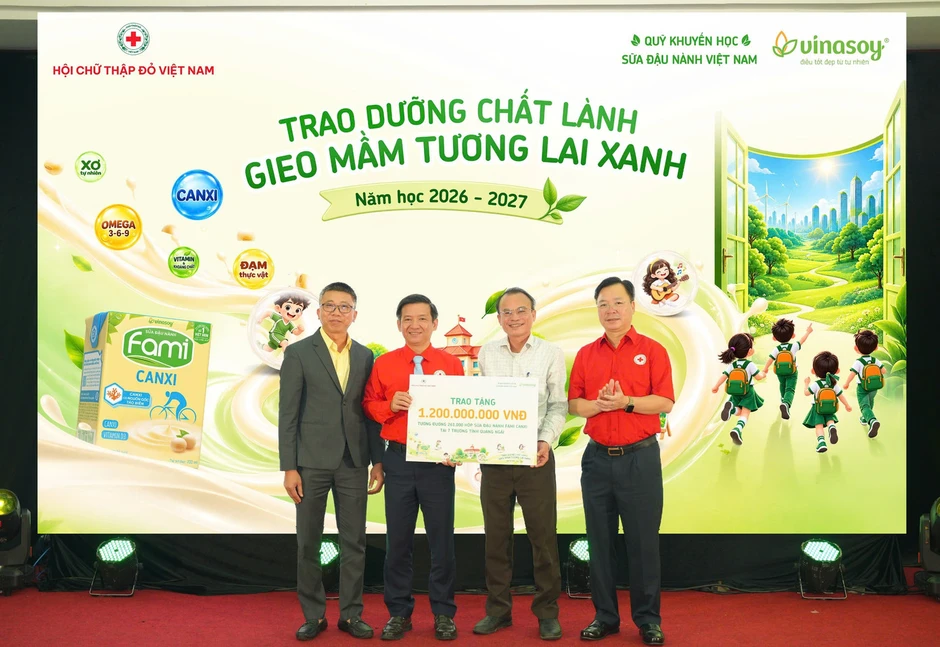 Một triệu hộp sữa ‘tiếp sức’ trao dưỡng chất lành cho 16.700 học sinh vùng khó