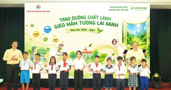 Một triệu hộp sữa ‘tiếp sức’ trao dưỡng chất lành cho 16.700 học sinh vùng khó