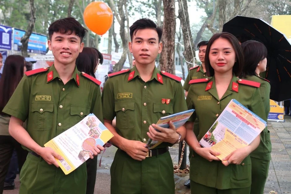 Một trường Công an lấy 15 điểm hệ dân sự, tuyển 250 chỉ tiêu Một trường Công an lấy 15 điểm hệ dân sự, tuyển 250 chỉ tiêu