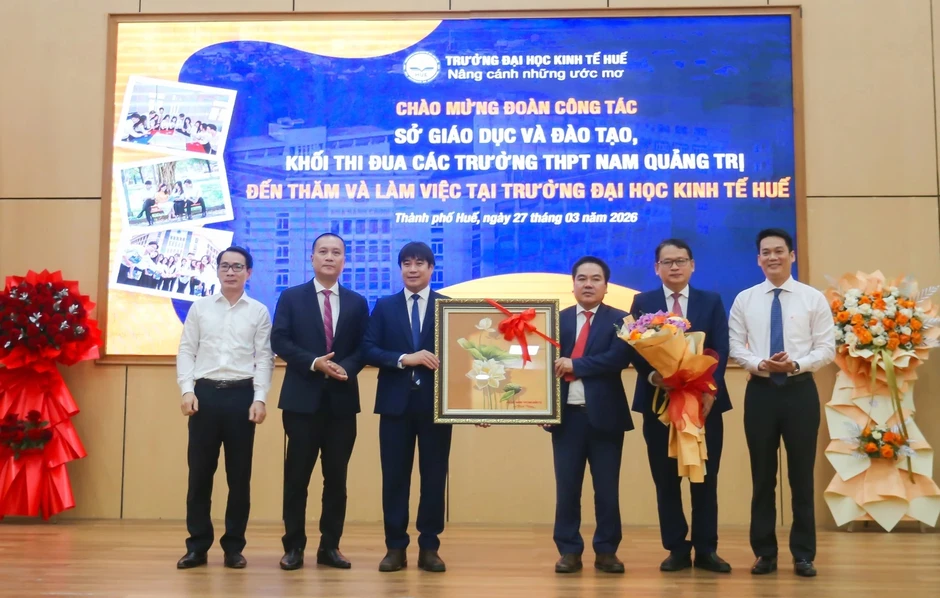 Một trường đại học ở Huế cam kết '100% sinh viên ra trường phải thạo ngoại ngữ' Một trường đại học ở Huế cam kết '100% sinh viên ra trường phải thạo ngoại ngữ'