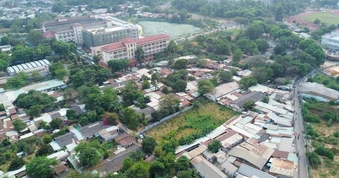 Một trường đại học ở TPHCM kẹt giữa hàng trăm hộ dân suốt 30 năm