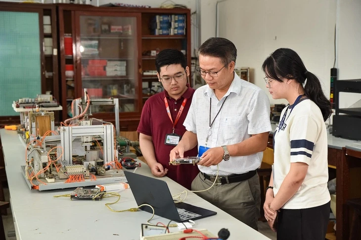 Muốn mở chương trình đại học phải có tối thiểu 7 tiến sĩ, siết mạnh chuẩn đào tạo Muốn mở chương trình đại học phải có tối thiểu 7 tiến sĩ, siết mạnh chuẩn đào tạo