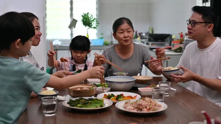 Muốn nhìn rõ "tầng lớp" của một gia đình, hãy đến nhà họ ăn một bữa là biết… Muốn nhìn rõ "tầng lớp" của một gia đình, hãy đến nhà họ ăn một bữa là biết…