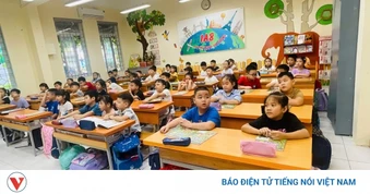 Năm học mới cận kề, phụ huynh nhiều địa phương “săn” sách giáo khoa