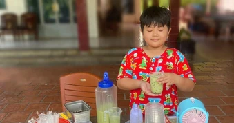 Nam sinh 11 tuổi tiết kiệm 1 triệu đồng để mở quầy trà sữa