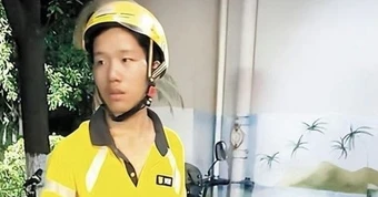 Nam sinh 19 tuổi sống dưới gầm cầu, làm hơn 10 giờ/ngày để tích tiền nhập học