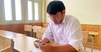 Nam sinh 7 lần thi tốt nghiệp THPT, 'dành cả thanh xuân' săn điểm 10 toán