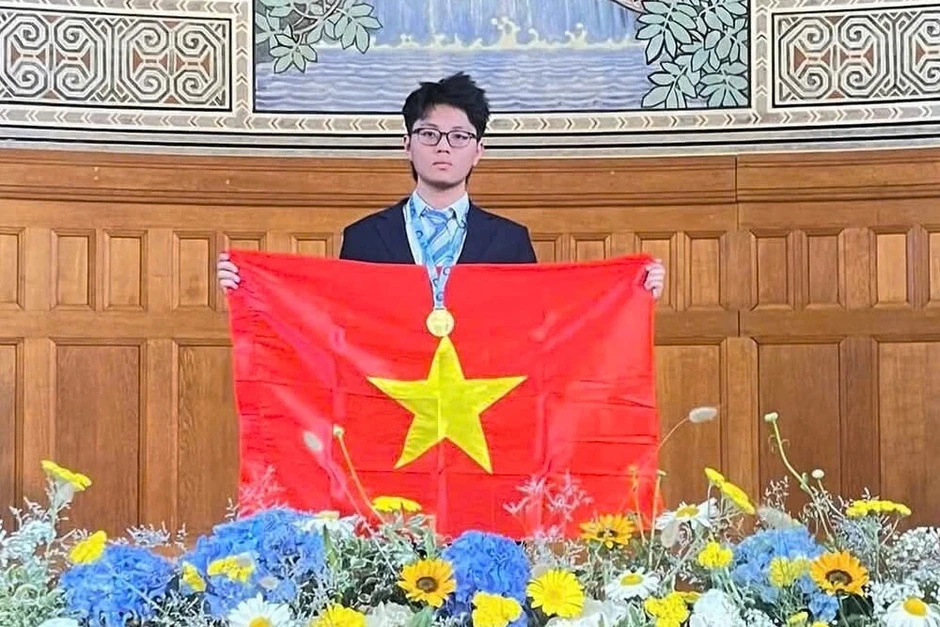 Nam sinh Đà Nẵng giành Huy chương Vàng Olympic Vật lý châu Âu Nam sinh Đà Nẵng giành Huy chương Vàng Olympic Vật lý châu Âu