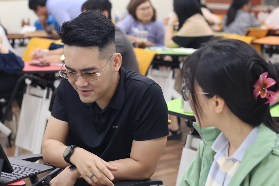 Nam sinh đánh bạn chờ bị đuổi học và ứng xử bất ngờ của thầy hiệu trưởng Nam sinh đánh bạn chờ bị đuổi học và ứng xử bất ngờ của thầy hiệu trưởng