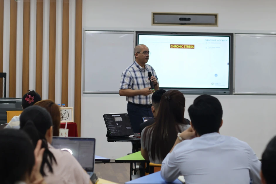 Nam sinh đánh bạn chờ bị đuổi học và ứng xử bất ngờ của thầy hiệu trưởng Nam sinh đánh bạn chờ bị đuổi học và ứng xử bất ngờ của thầy hiệu trưởng