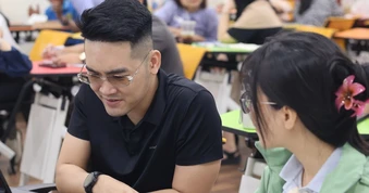 Nam sinh đánh bạn chờ bị đuổi học và ứng xử bất ngờ của thầy hiệu trưởng