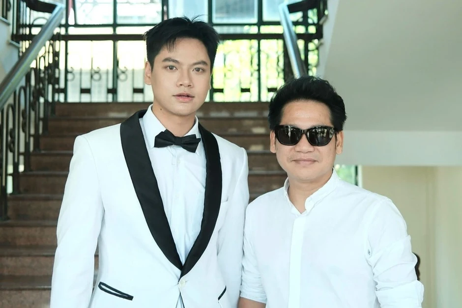 Nam sinh đạt cúp vàng thanh nhạc châu Á là học trò của ca sĩ Trọng Tấn Nam sinh đạt cúp vàng thanh nhạc châu Á là học trò của ca sĩ Trọng Tấn