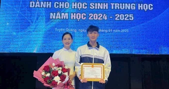 Nam sinh điển trai học giỏi gây sốt khi tình nguyện "ấp" bé sơ sinh 1,1kg