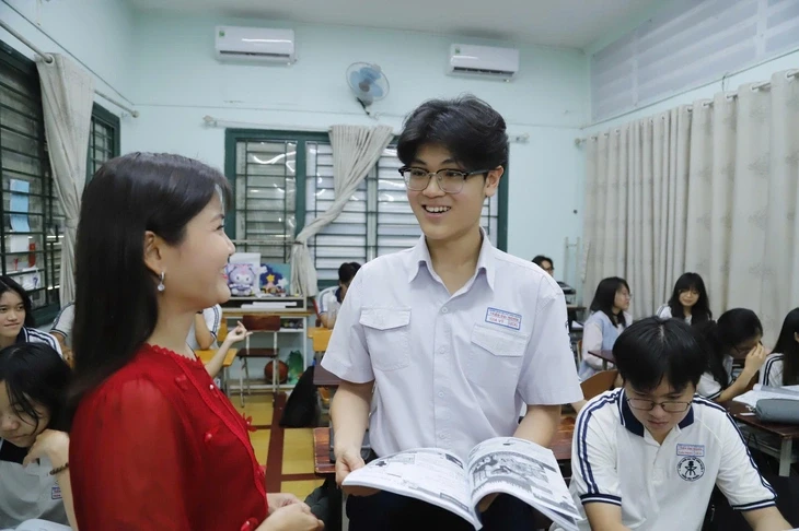 Nam sinh hai lần đoạt giải nhất quốc gia: Giỏi Anh, chinh phục luôn tiếng Pháp C2 Nam sinh hai lần đoạt giải nhất quốc gia: Giỏi Anh, chinh phục luôn tiếng Pháp C2