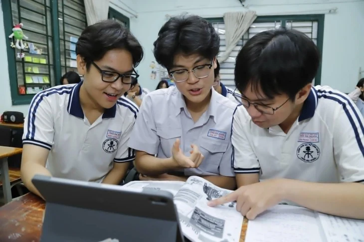 Nam sinh hai lần đoạt giải nhất quốc gia: Giỏi Anh, chinh phục luôn tiếng Pháp C2 Nam sinh hai lần đoạt giải nhất quốc gia: Giỏi Anh, chinh phục luôn tiếng Pháp C2