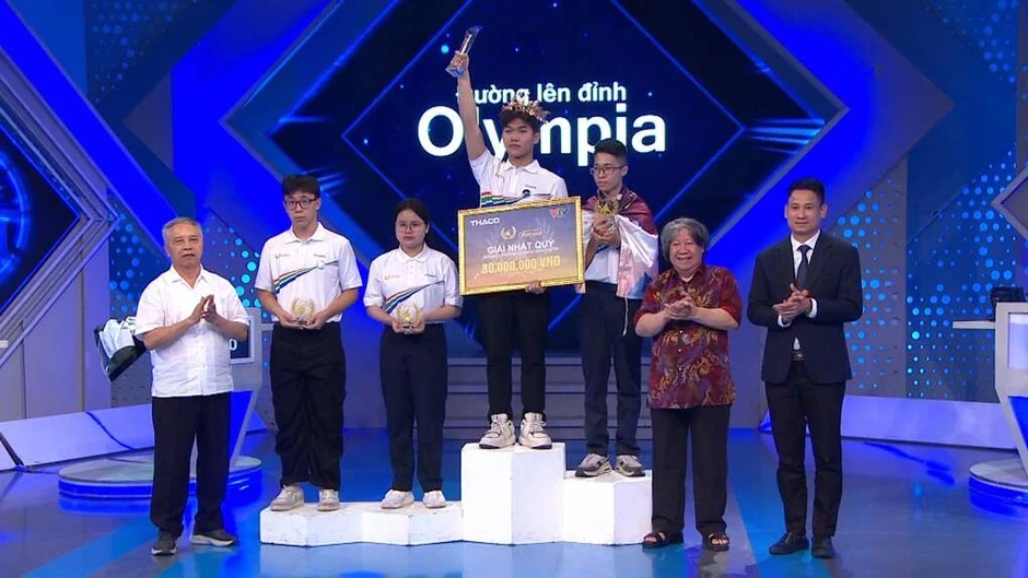 Nam sinh Hưng Yên giành vé thứ ba vào chung kết Olympia Nam sinh Hưng Yên giành vé thứ ba vào chung kết Olympia