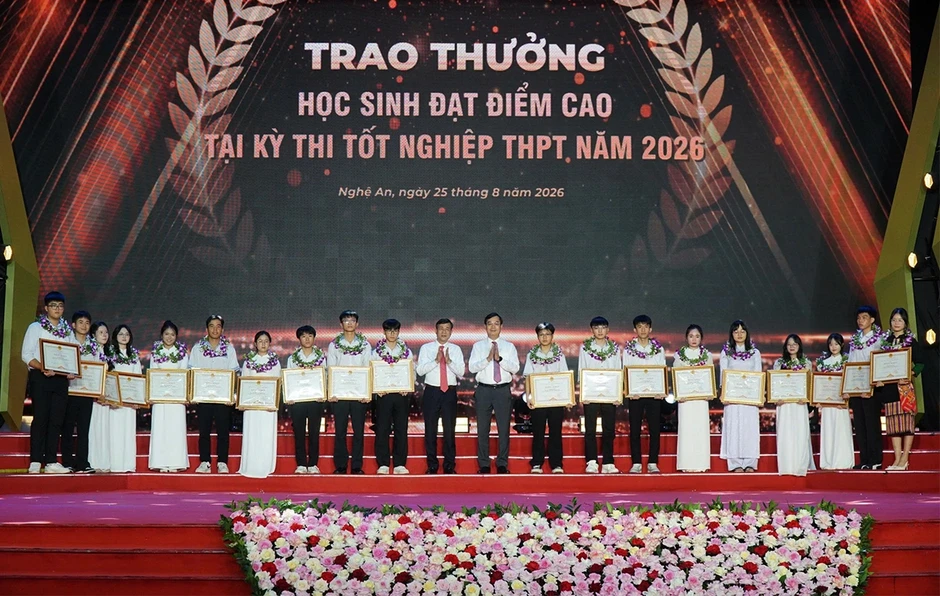 Nam sinh lớp 11 ẵm 207 triệu đồng tiền thưởng Nam sinh lớp 11 ẵm 207 triệu đồng tiền thưởng