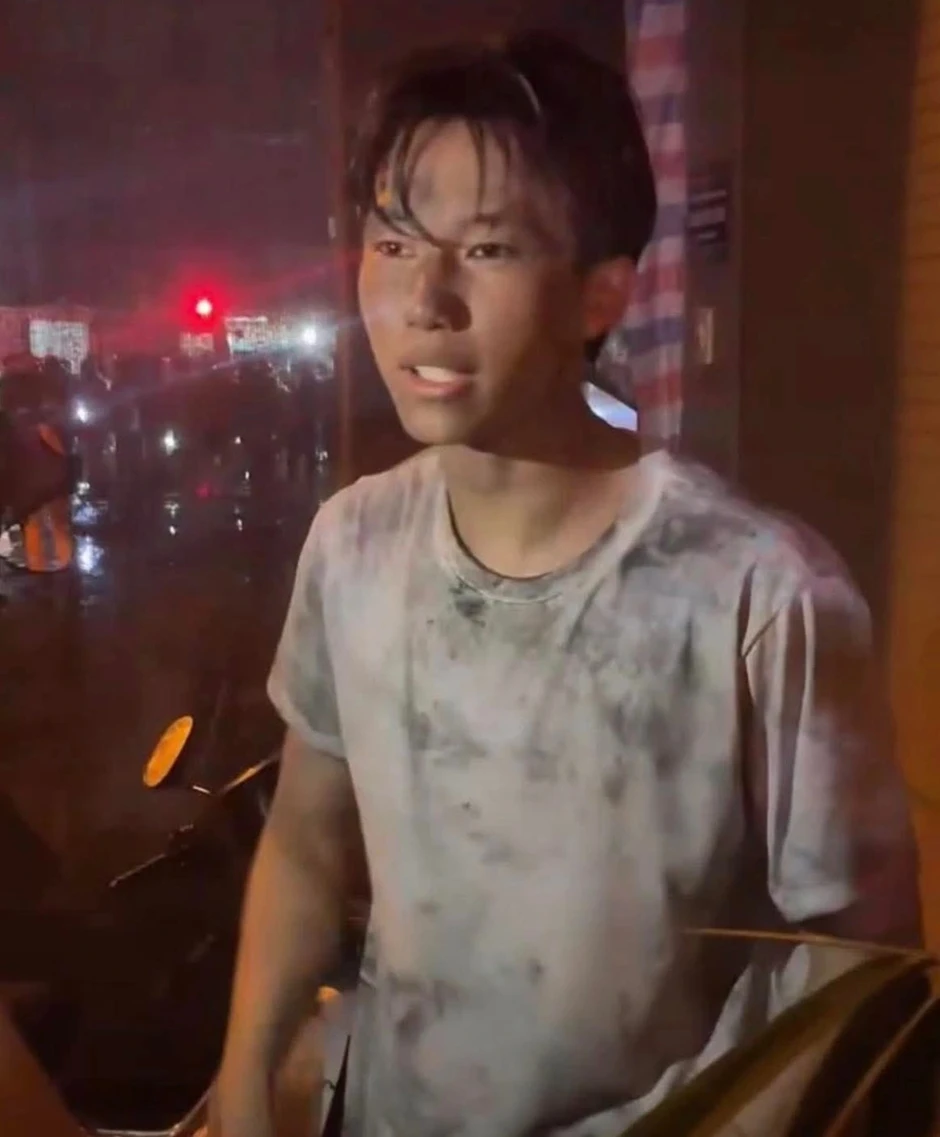 Nam sinh năm 2 ĐH Bách khoa lao vào đám cháy cứu người được khen thưởng Nam sinh năm 2 ĐH Bách khoa lao vào đám cháy cứu người được khen thưởng