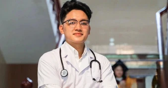 Nam sinh Thanh Hóa "giấu cả thế giới" thi bác sĩ nội trú và cái kết