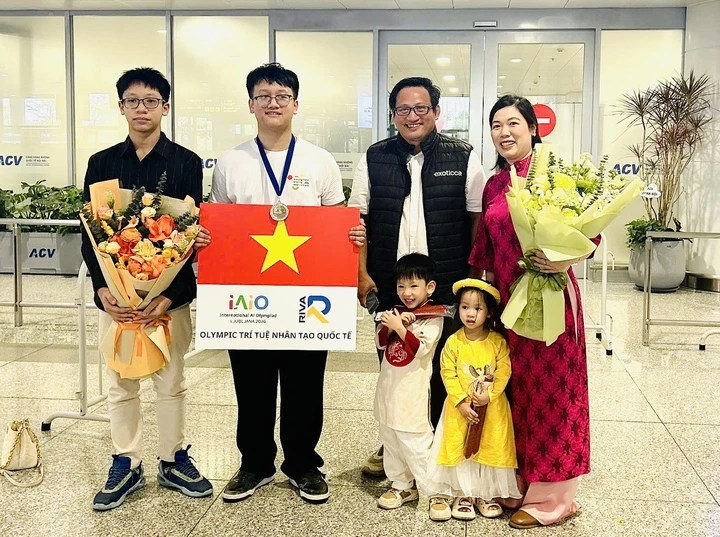 Nam sinh trường Ams giành học bổng 12 tỷ đồng sau gần 300 bản nháp bài luận
