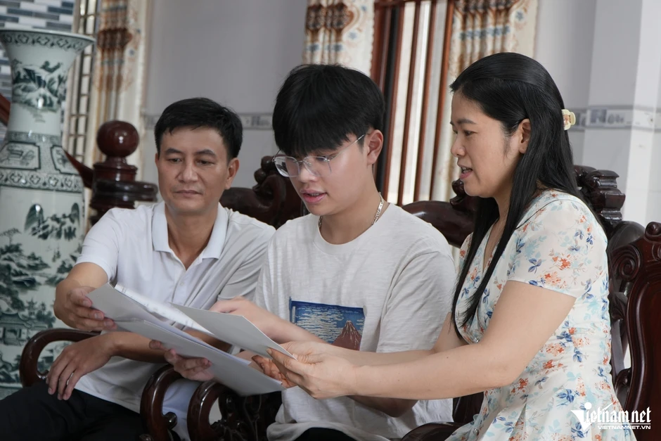 Nam sinh từng là 'Chủ tịch Quốc hội trẻ em' ghi dấu ấn ở kỳ thi lớp 10 chuyên Nam sinh từng là 'Chủ tịch Quốc hội trẻ em' ghi dấu ấn ở kỳ thi lớp 10 chuyên
