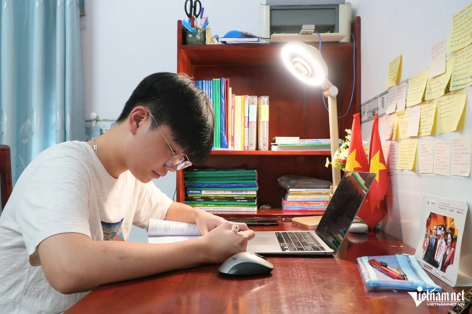 Nam sinh từng là 'Chủ tịch Quốc hội trẻ em' ghi dấu ấn ở kỳ thi lớp 10 chuyên Nam sinh từng là 'Chủ tịch Quốc hội trẻ em' ghi dấu ấn ở kỳ thi lớp 10 chuyên