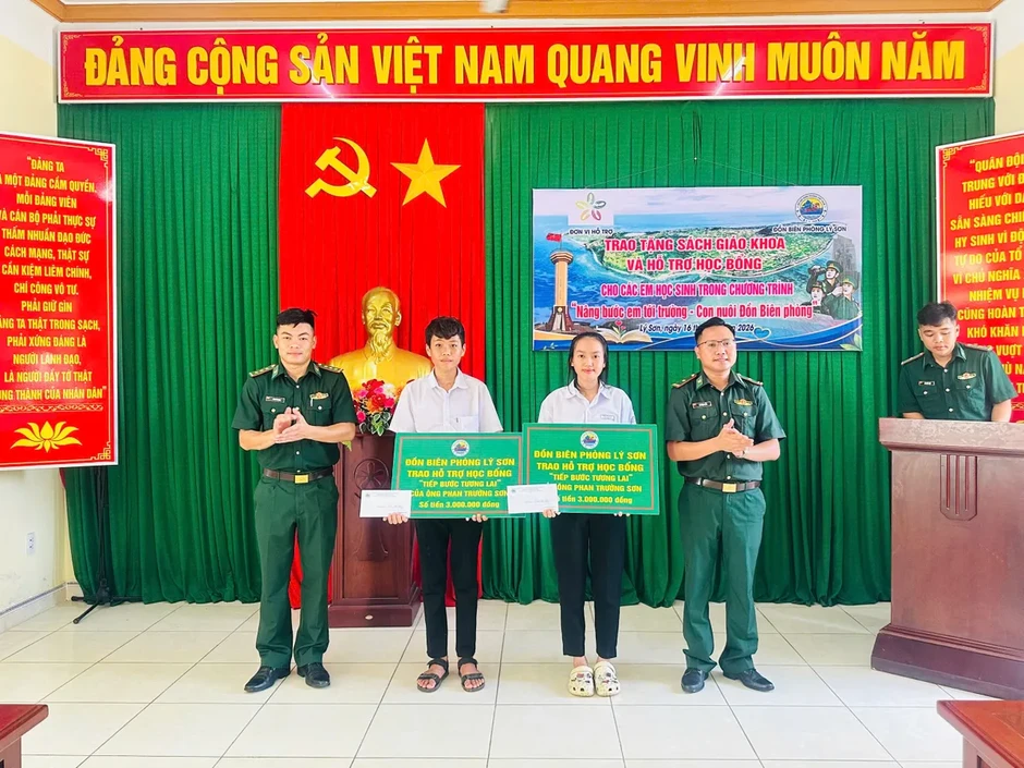 Nâng bước em tới trường nơi đảo tiền tiêu Lý Sơn trước thềm năm học mới Nâng bước em tới trường nơi đảo tiền tiêu Lý Sơn trước thềm năm học mới