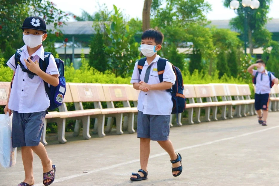 Nắng nóng gay gắt, Hà Nội yêu cầu dừng hoạt động ngoài trời với học sinh Nắng nóng gay gắt, Hà Nội yêu cầu dừng hoạt động ngoài trời với học sinh