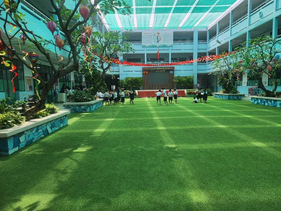 Nắng nóng gay gắt, Sở GD&ĐT TP.HCM chỉ đạo điều chỉnh thời khoá biểu Nắng nóng gay gắt, Sở GD&ĐT TP.HCM chỉ đạo điều chỉnh thời khoá biểu