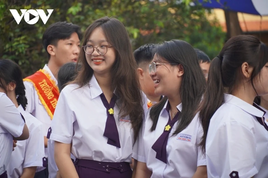 Nên bỏ xét học bạ nếu không dẹp bỏ được tệ nạn "xin điểm" Nên bỏ xét học bạ nếu không dẹp bỏ được tệ nạn "xin điểm"