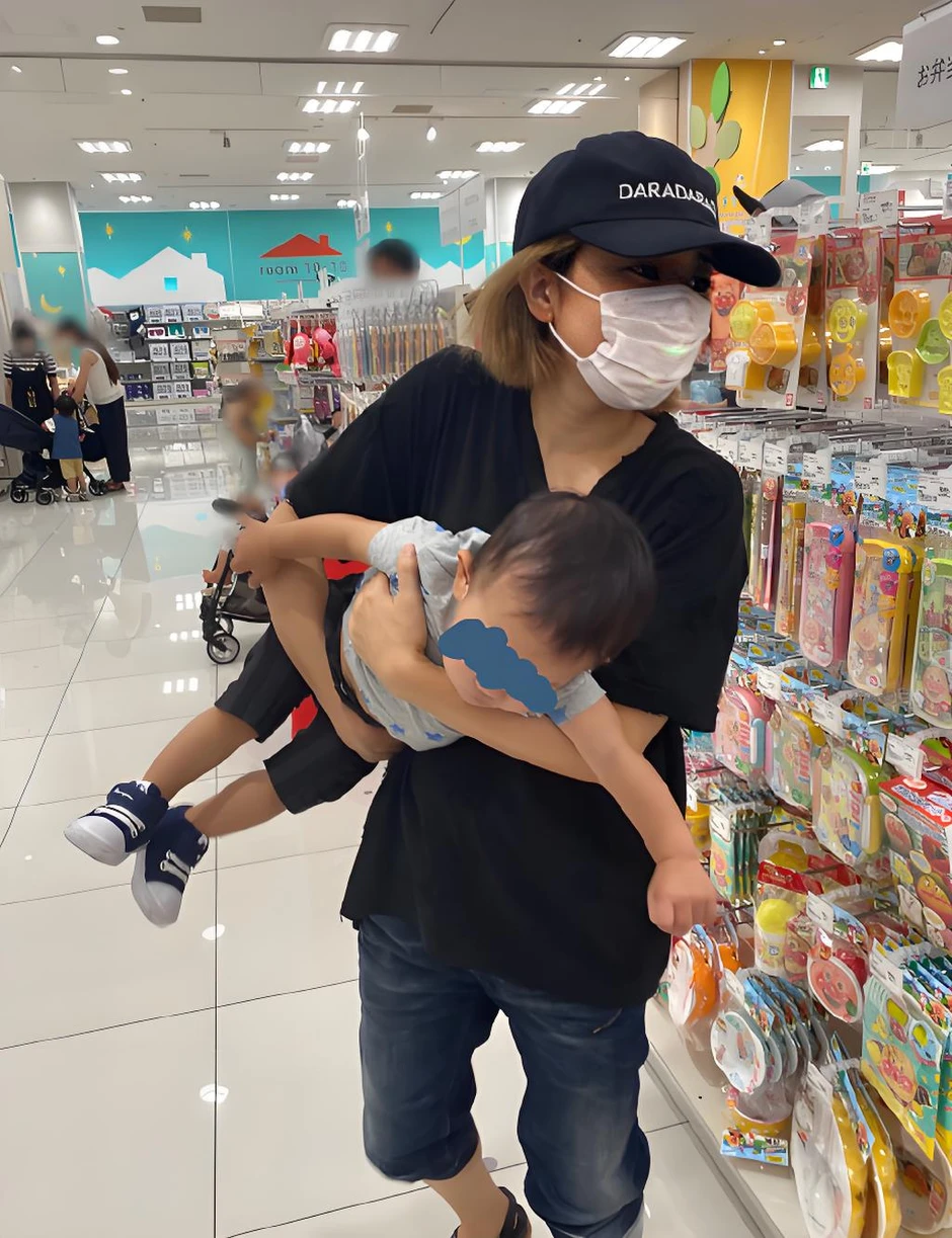 Nếu con có 3 biểu hiện này khi đi siêu thị, cha mẹ cần điều chỉnh ngay kẻo thành "cái gai" trong mắt mọi người Nếu con có 3 biểu hiện này khi đi siêu thị, cha mẹ cần điều chỉnh ngay kẻo thành "cái gai" trong mắt mọi người
